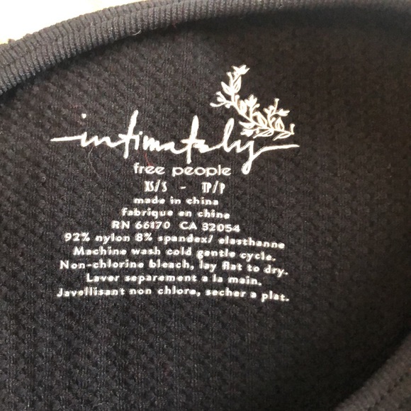 Tight black tee - Picture 4 of 4